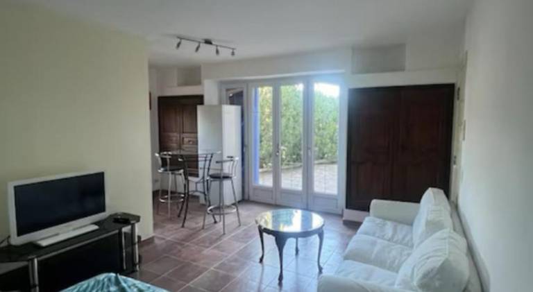 Apartment with patio, yard & private pool | Dogs allowed — photo 2