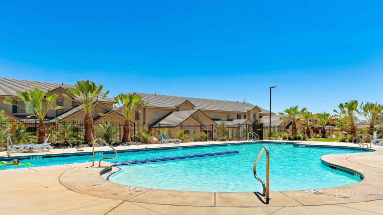Fully equipped vacation home with pool, grill & hot tub | Dogs allowed — photo 4
