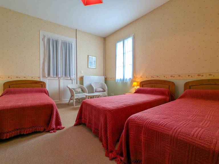Riverside Retreat: Cozy Cottage with Terrace, Close to Nature Park & Thermal Spa — photo 4