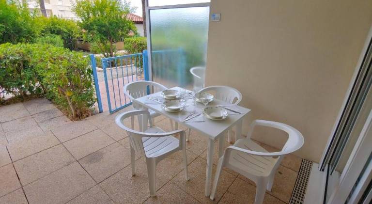 Rental apartment with yard & private pool — photo 4