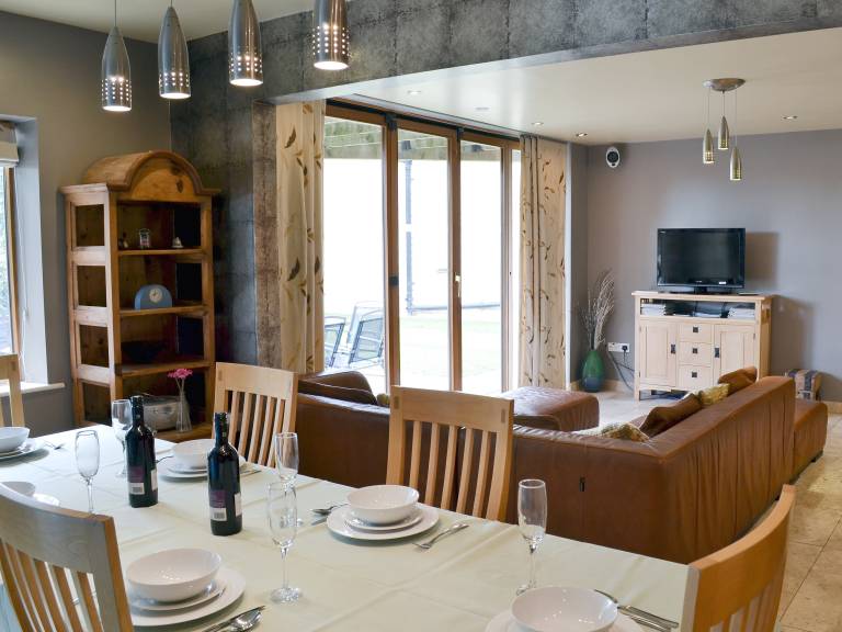 Cottage with BBQ, garden & pool — photo 4
