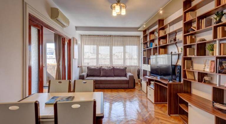 Holiday apartment | Close to Stavropoleos Monastery | Good for workation | Pets allowed in Bucharest