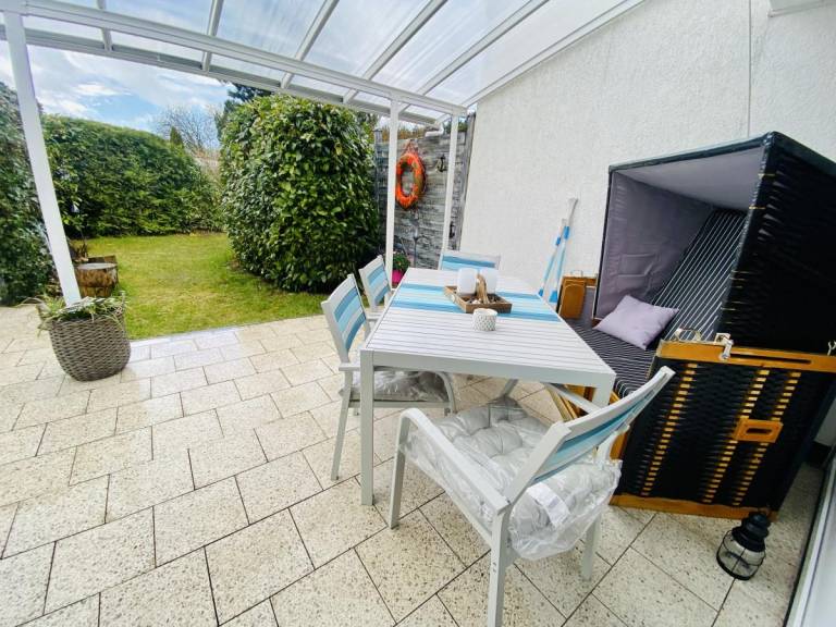 House with patio & garden — photo 2