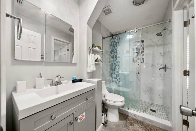 Coastal Getaway @ ! Walk to the Beach! Pools! Dog Friendly! — photo 4