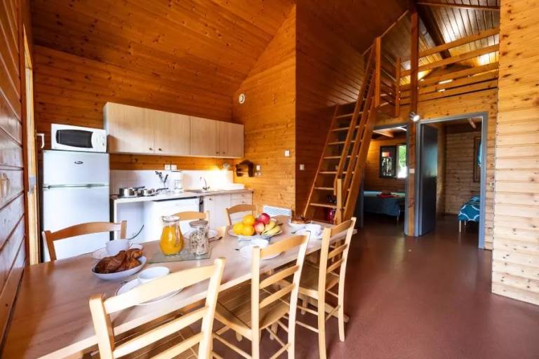 Chalet with BBQ & patio — photo 3