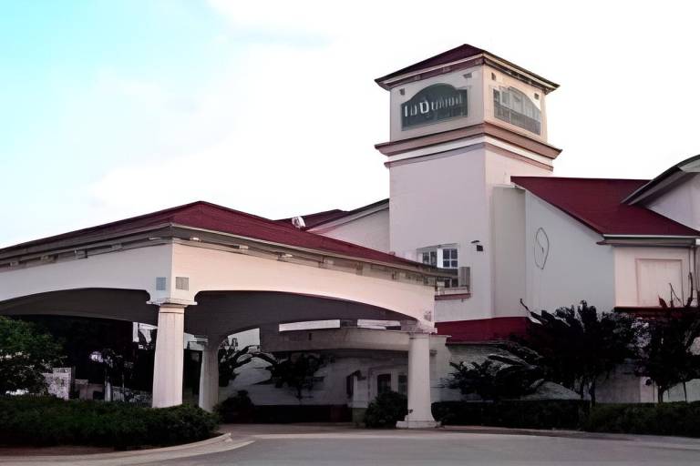 La Quinta Inn & Suites by Wyndham Raleigh Durham Airport in Cary, NC