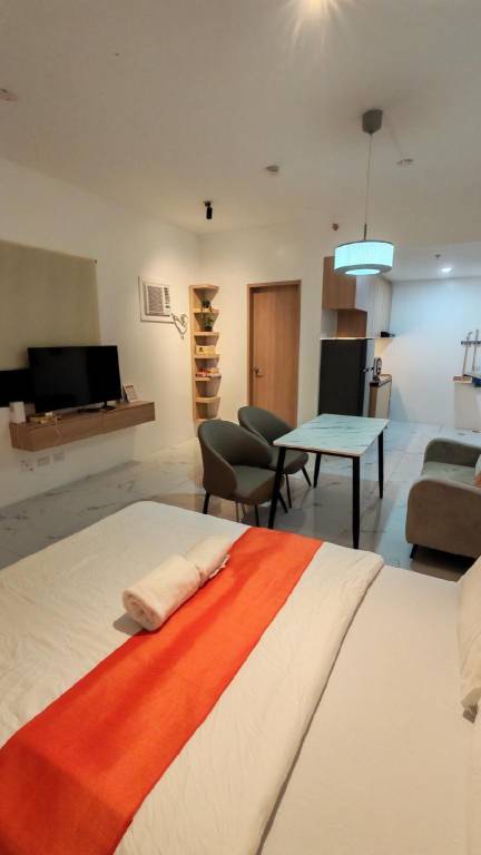 Apartment with pool in Quezon City