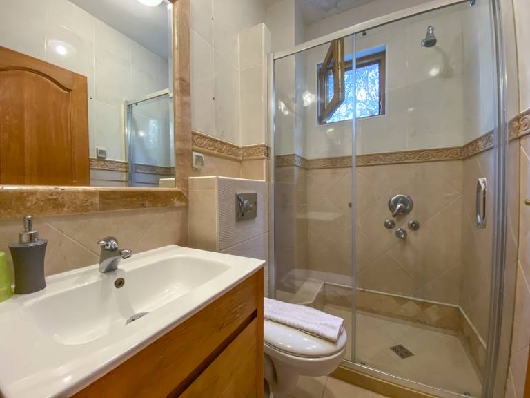 Children-friendly private room with terrace, pool & yard | Pool view | Beach nearby | Dogs allowed — photo 3