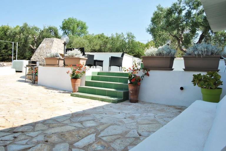 Villa with BBQ, garden & pool — photo 4