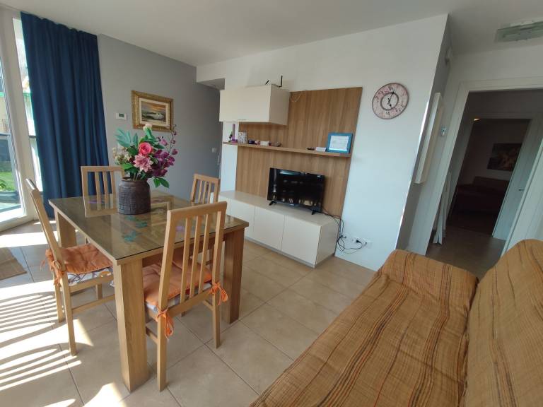 Rental apartment with patio — photo 4