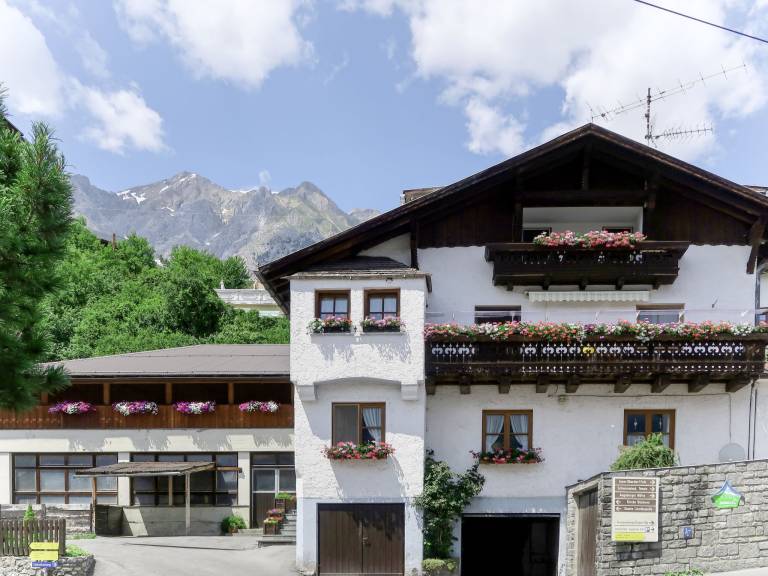 Ferienwohnung in Grins, Gemeinde Strengen für max. 5 Personen