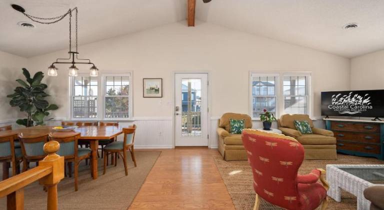 Big vacation home with pool | Pet-friendly — photo 3