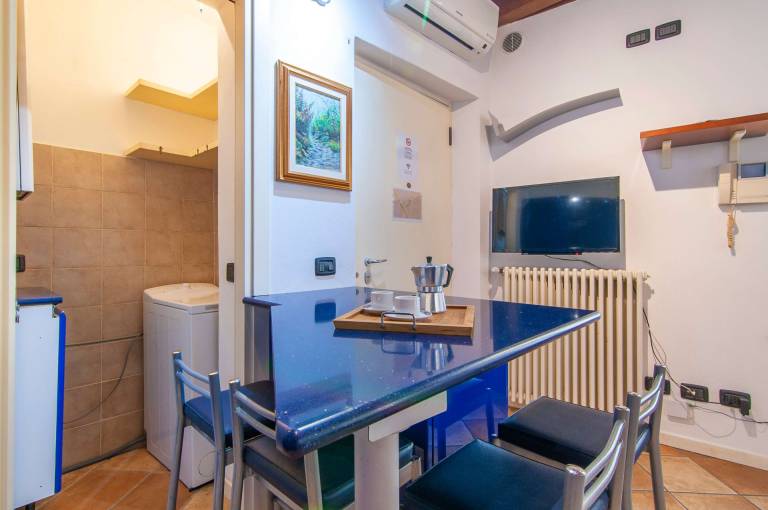 Cozy flat next to the Teatro Romano — photo 5