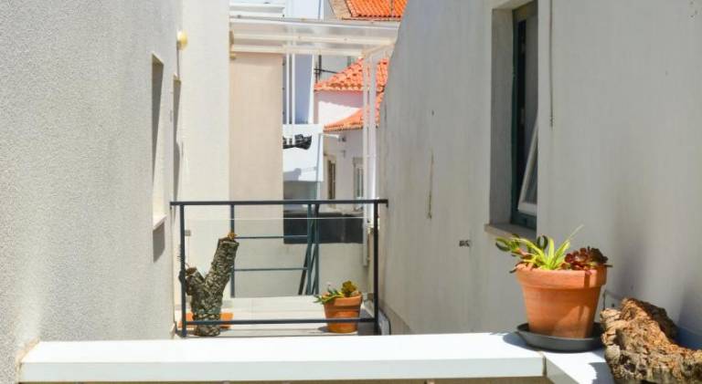 Apartment with patio — photo 4
