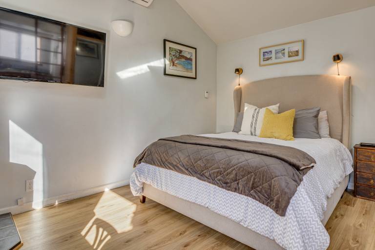 Walk to Dtwn Ashland Couple s Retreat w Yard