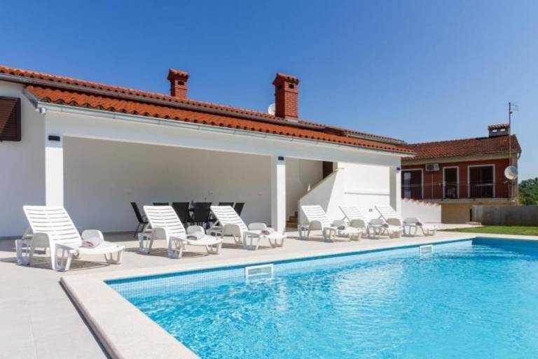 Haus Piljan mit Schwimmbad