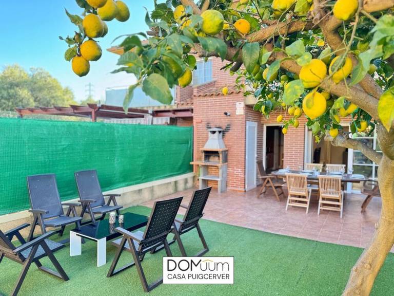 Fully equipped vacation home with yard, pool & BBQ | Dogs allowed — photo 3