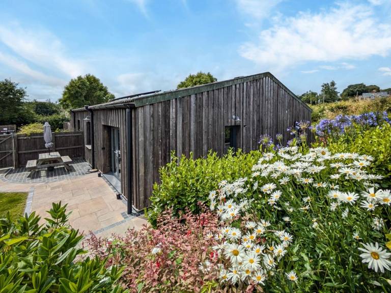 Cottage with yard in Penzance
