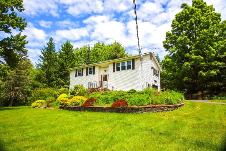 Vacation Rental Home  2 Mi to Windham Mountain! — photo 2