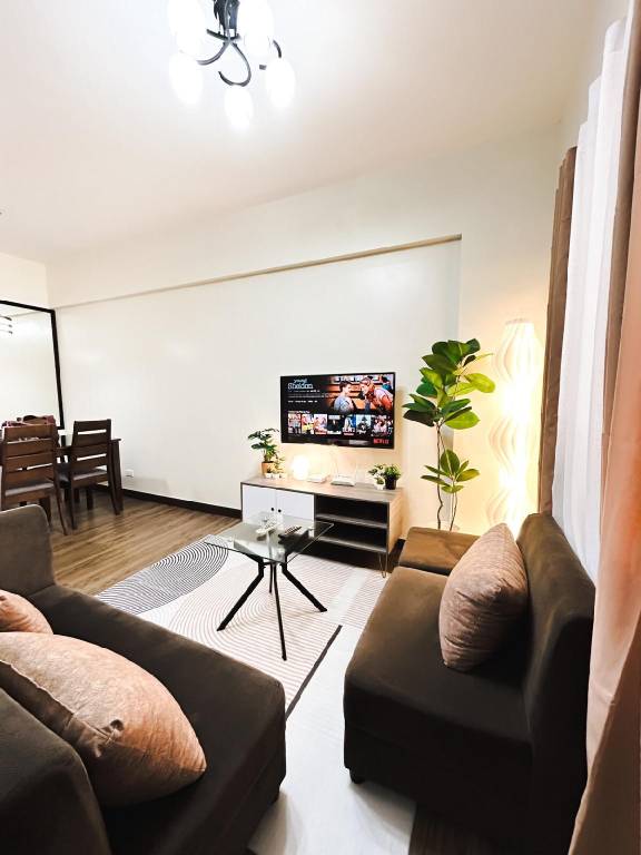 Bristle Comfortable 2BR Condo with free parking — photo 2