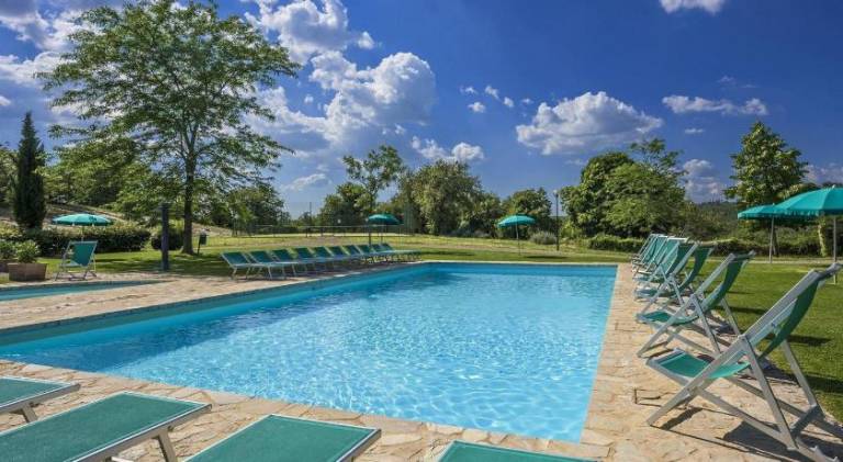 Vacation home with garden, pool & barbeque — photo 3