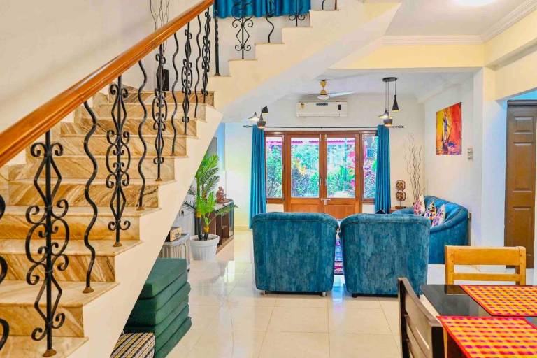 Villa with yard & pool | Water view | Next to the beach | Pets are welcome — photo 3
