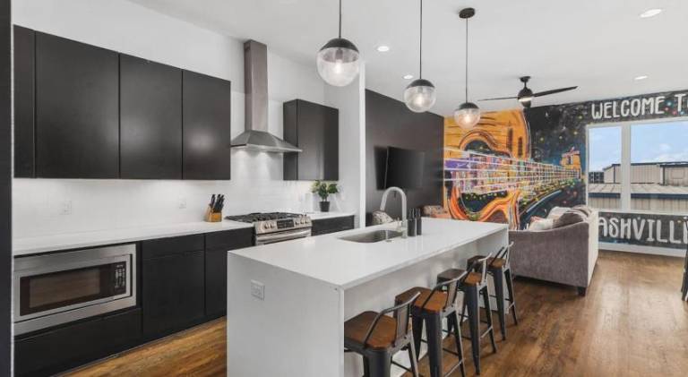 House with BBQ & patio in Nashville, TN