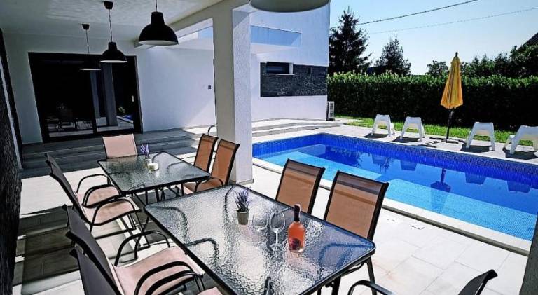 Vila Veliko Polje