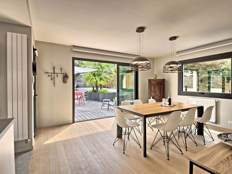 Vacation home with BBQ, garden & patio — photo 4