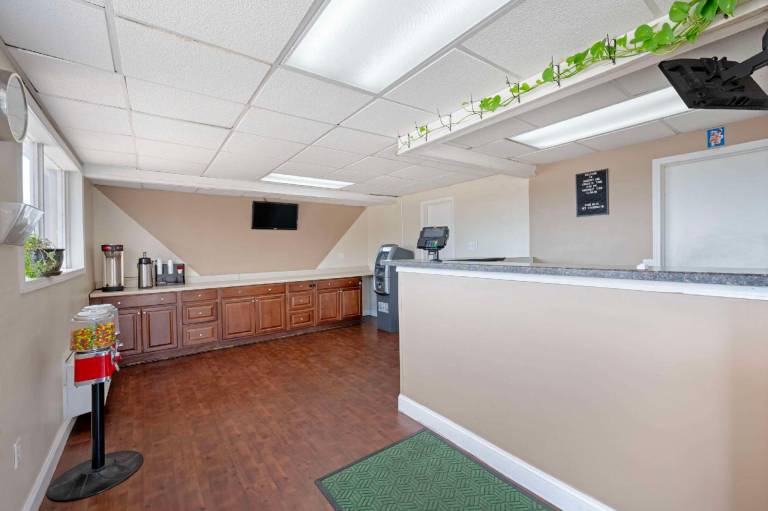 Rodeway Inn Terre Haute near University — photo 2