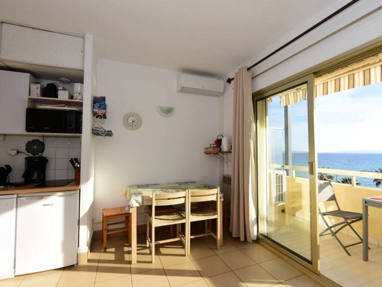 Studio with 1 room for 4 persons — photo 2