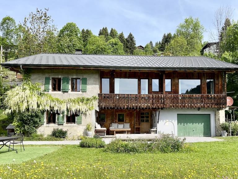 Family-oriented vacation home with terrace, grill & yard | Dogs allowed — photo 2