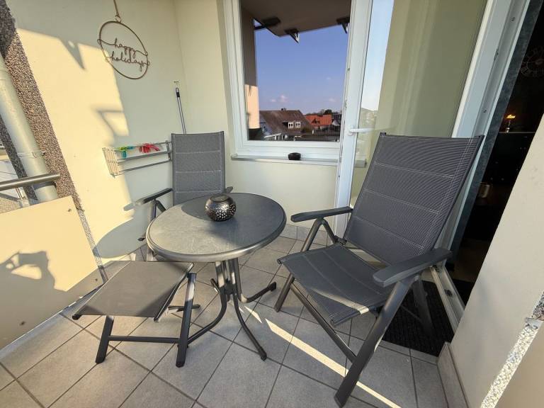 Komfortables Apartment mit überdachtem Balkon und Garage direkt am Dünenpark in Groemitz