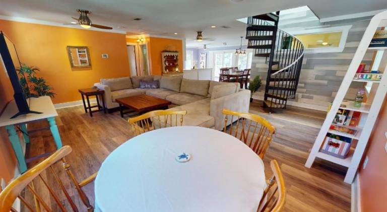Big vacation home | Next to the beach | Dogs allowed in Tybee Island, GA