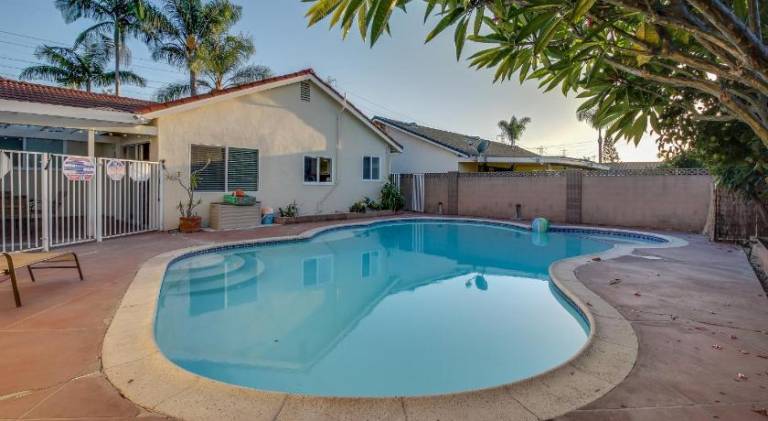 Fully equipped house with barbeque, private pool & hot tub | Pets allowed — photo 3