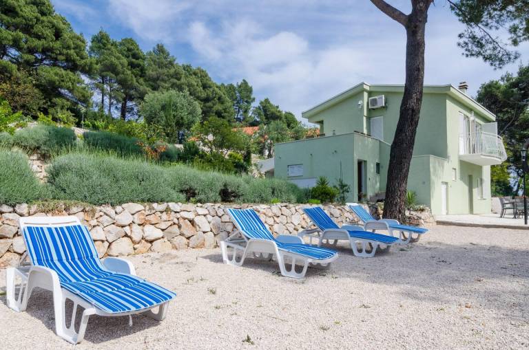Holiday apartment with patio, yard & barbeque | Sea view — photo 5