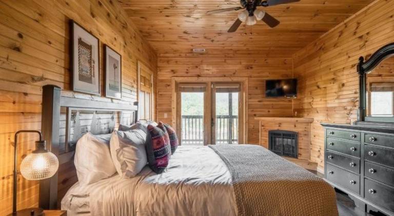 Hickory Ridge by AvantStay Sleeps 20 Incredible Private Elevated Cabin — photo 2