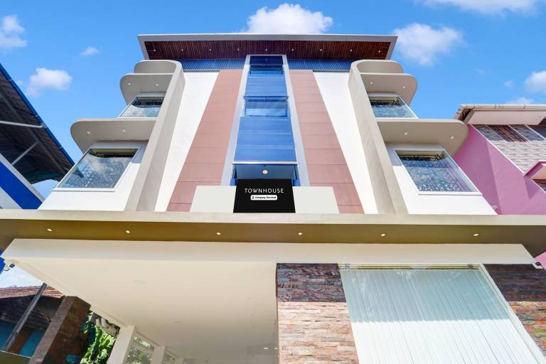 Super Townhouse Trivandrum Near Padmanabhaswamy Temple