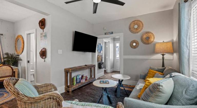 House with grill & yard | Good for workation in Galveston, TX