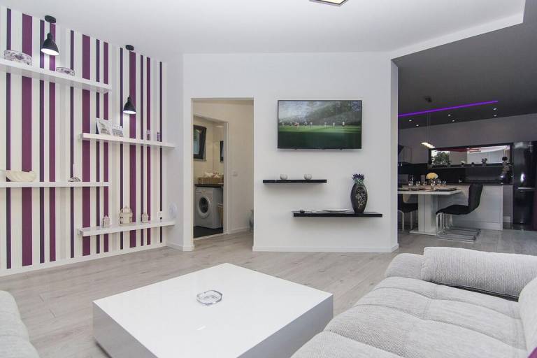 Family-oriented villa with pool, jacuzzi & yard | Good for workation | Pets allowed — photo 4