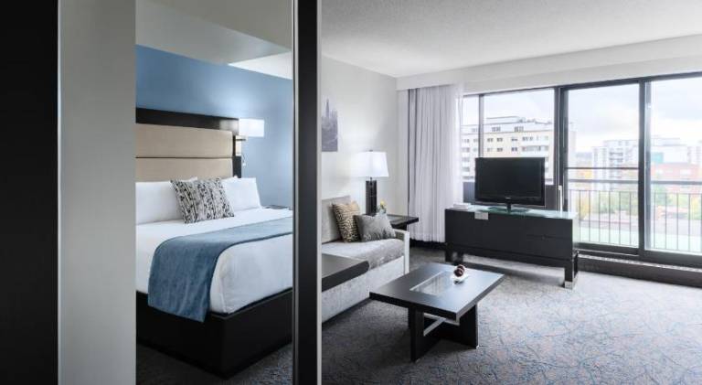 Ottawa Embassy Hotel & Suites — photo 2