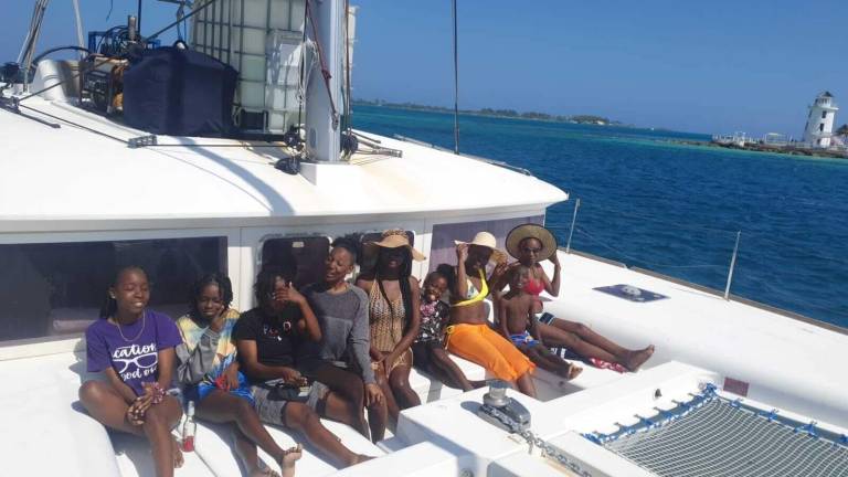 Houseboat  Paradise Island