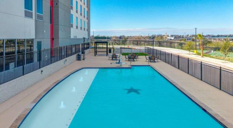 La Quinta Inn & Suites by Wyndham Eagle Pass — photo 3