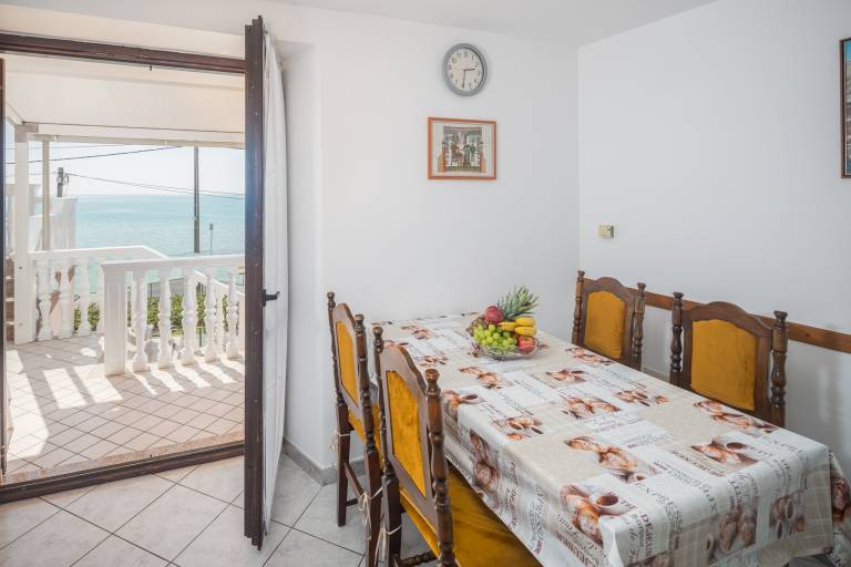Fully equipped holiday apartment with terrace | Sea view | Beach nearby | Dogs allowed — photo 2