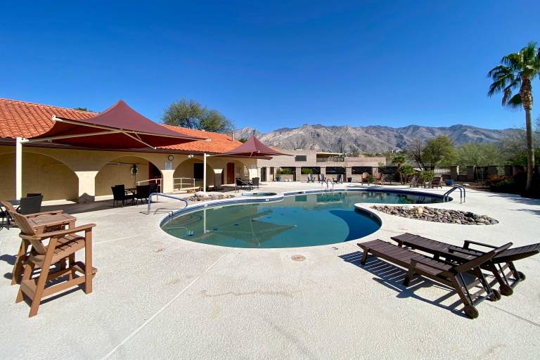 Tucson Townhome w Private Patio & Mtn Views