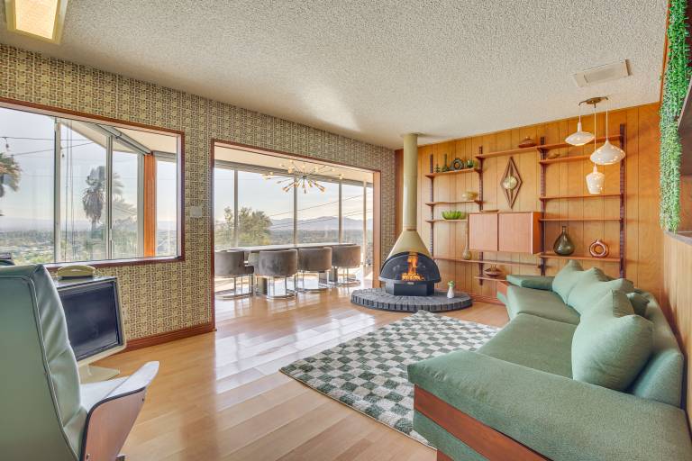 Stunning MCM Escape w/ Mtn Views in San Bernardino — photo 3