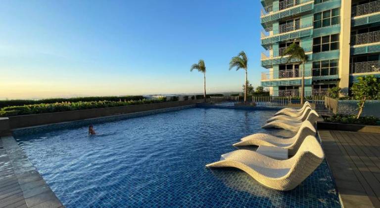 Rental apartment with pool in Pasay