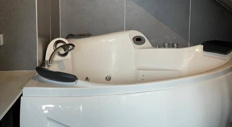 Vacation home with hot tub | Pets are welcome — photo 3