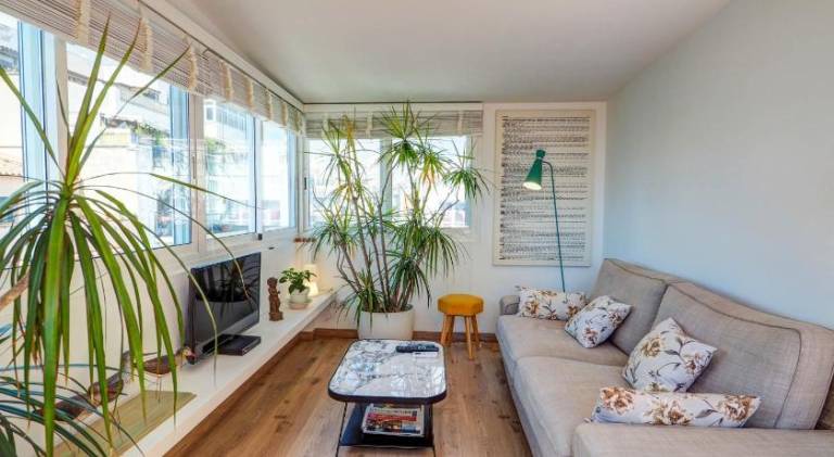 Apartment with patio & yard — photo 3