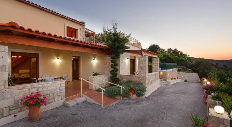 Villa with private pool, terrace & jacuzzi | Suitable for remote work — photo 4